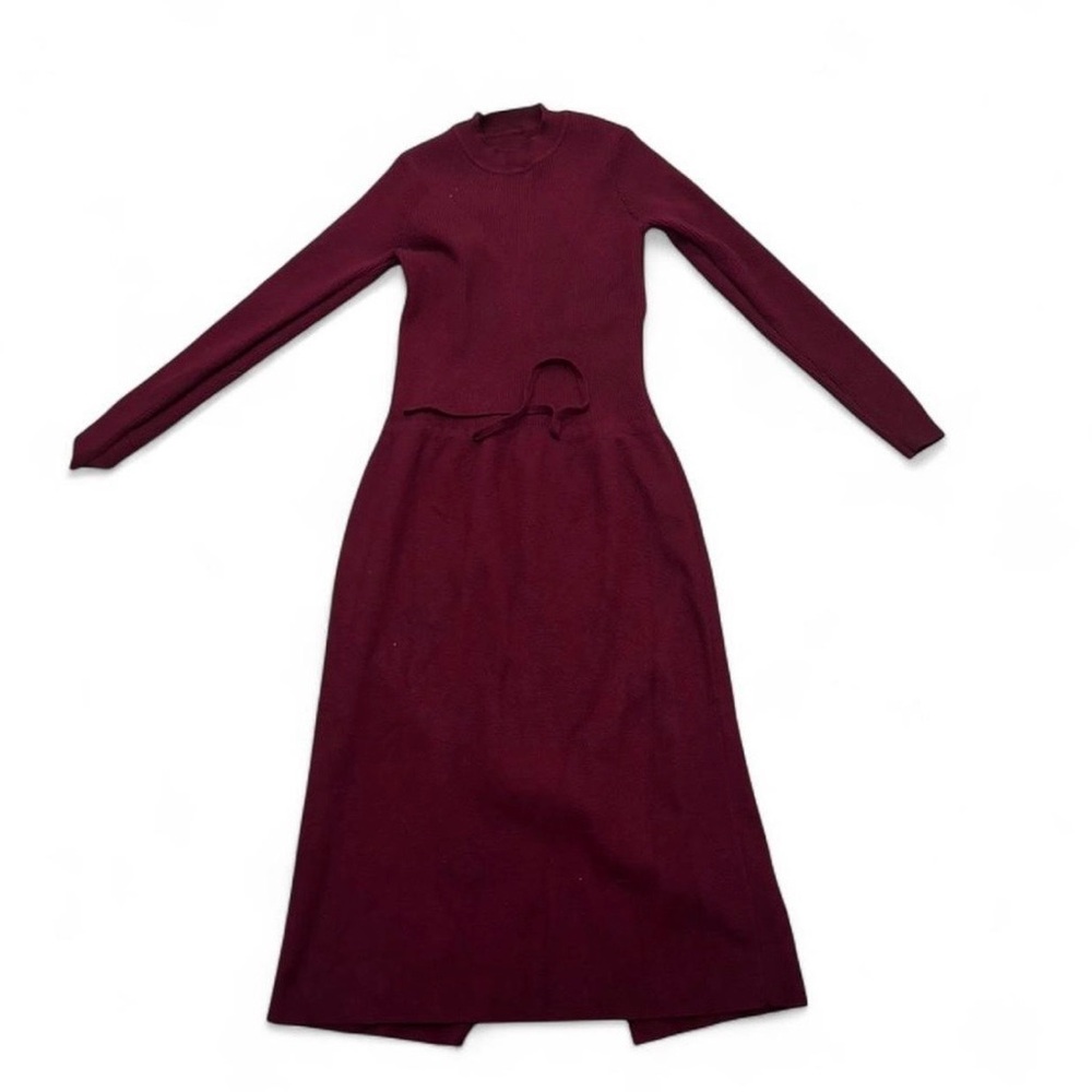 ✨ Burgundy long sleeve dress with cut out detail✨